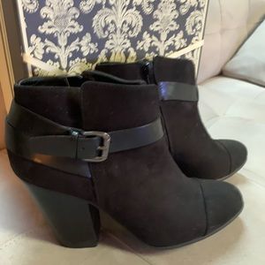 Perfect casual booties (Carlos by Carlos Santana)